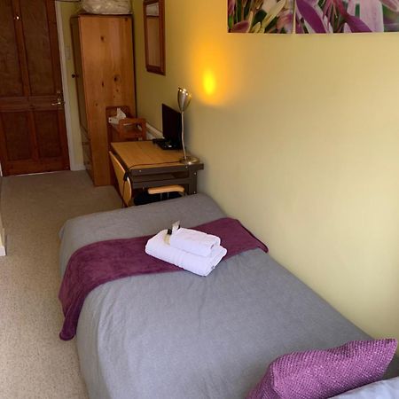 The Holly Tree Bed & Breakfast CBG Dış mekan fotoğraf